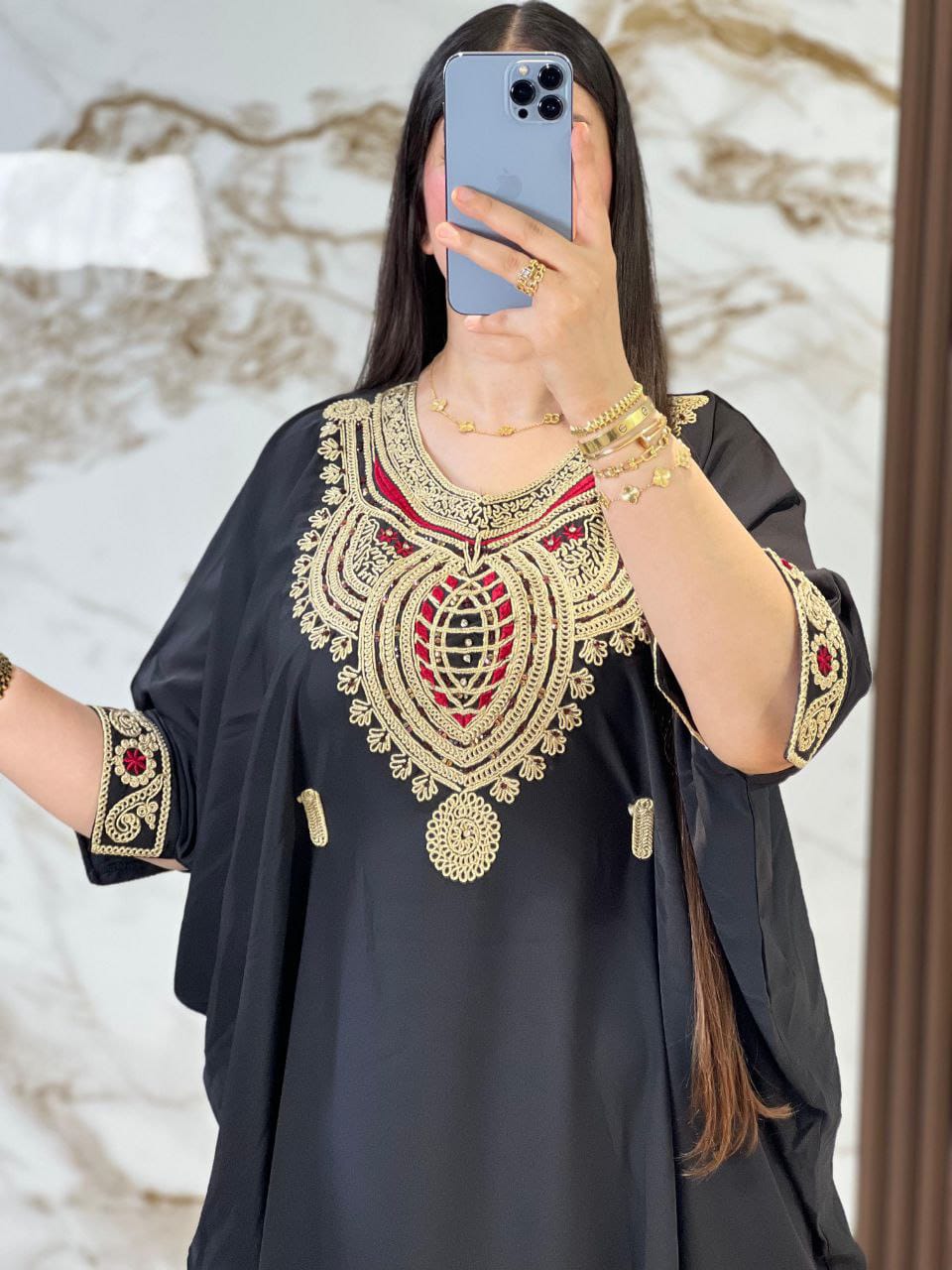 فراشـة مطروزة