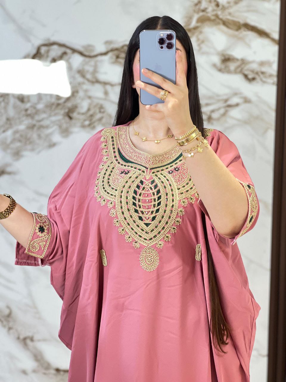 فراشـة مطروزة