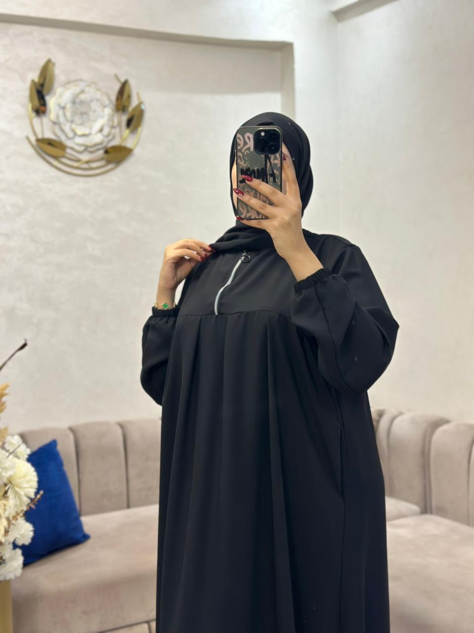 عبايــة بسنسلـة قصيرة او بالشال