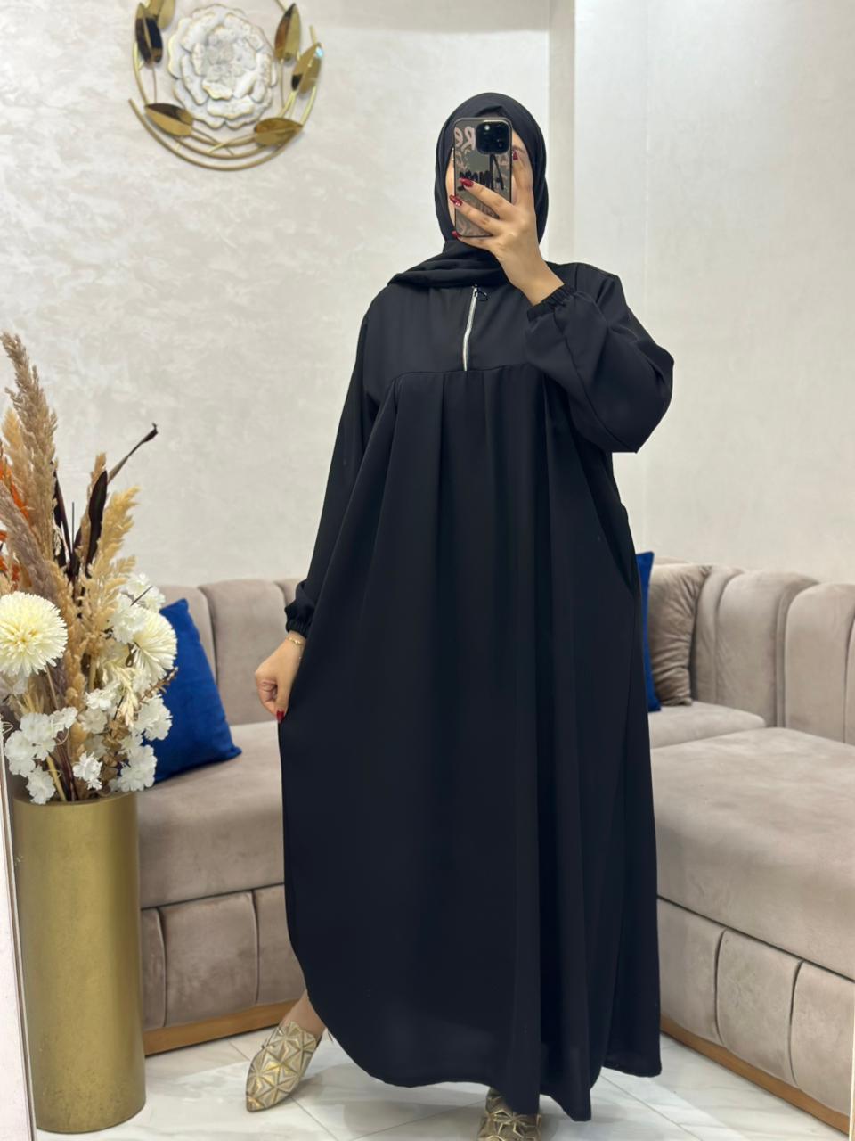عبايــة بسنسلـة قصيرة او بالشال