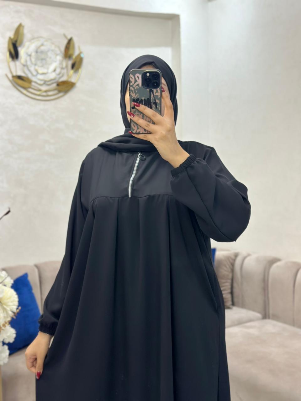عبايــة بسنسلـة قصيرة او بالشال