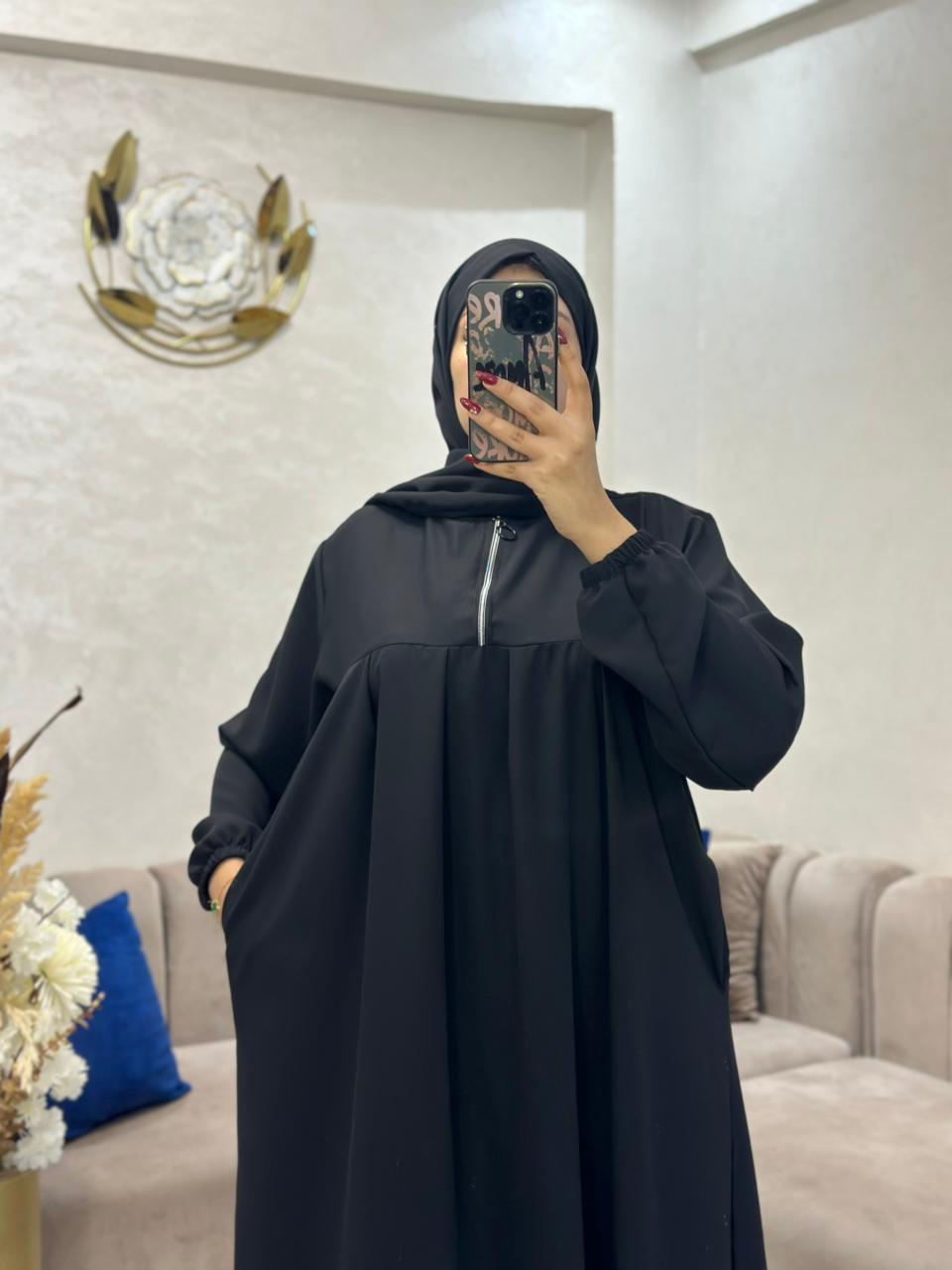عبايــة بسنسلـة قصيرة او بالشال