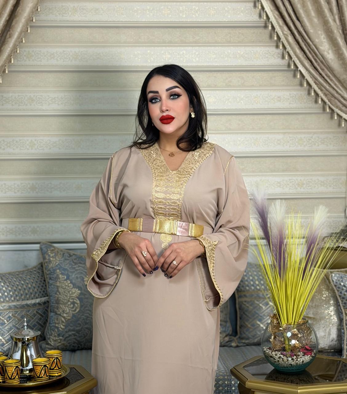 قفطـان  مطروز بالصام او بالمظمـة