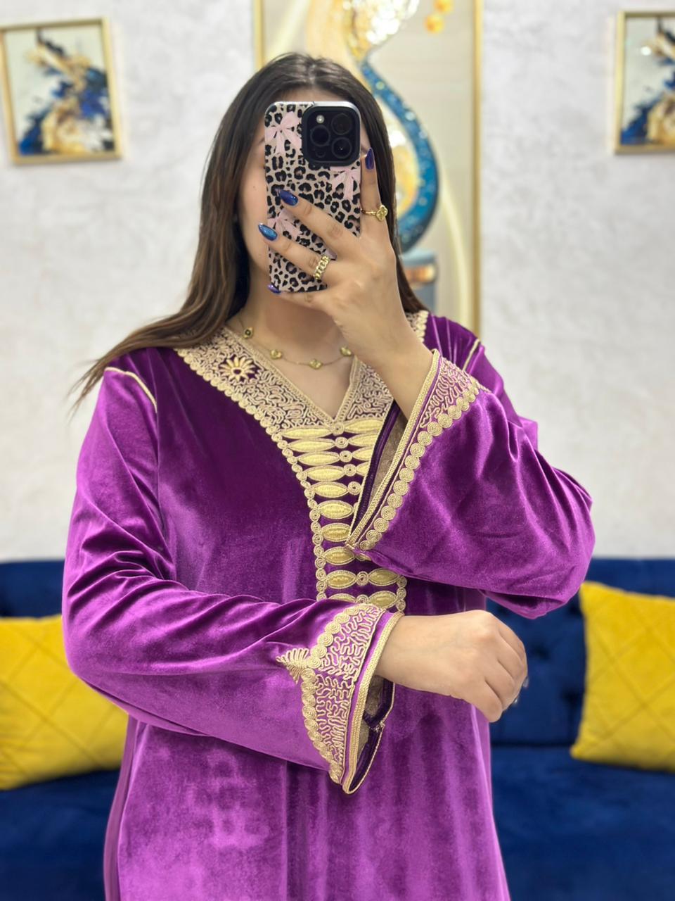 قميـص مطروز بالصام