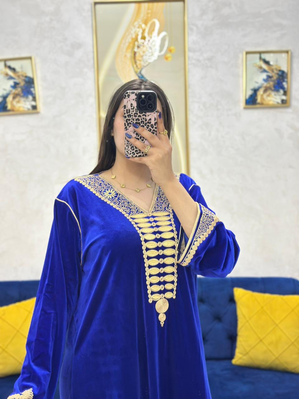 قميـص مطروز بالصام