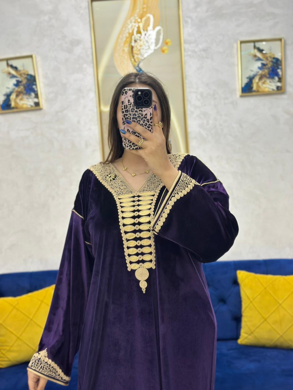 قميـص مطروز بالصام