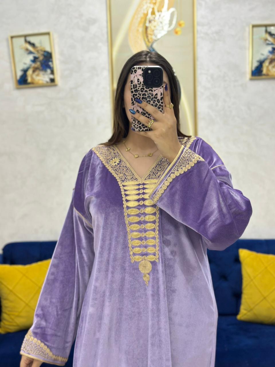 قميـص مطروز بالصام