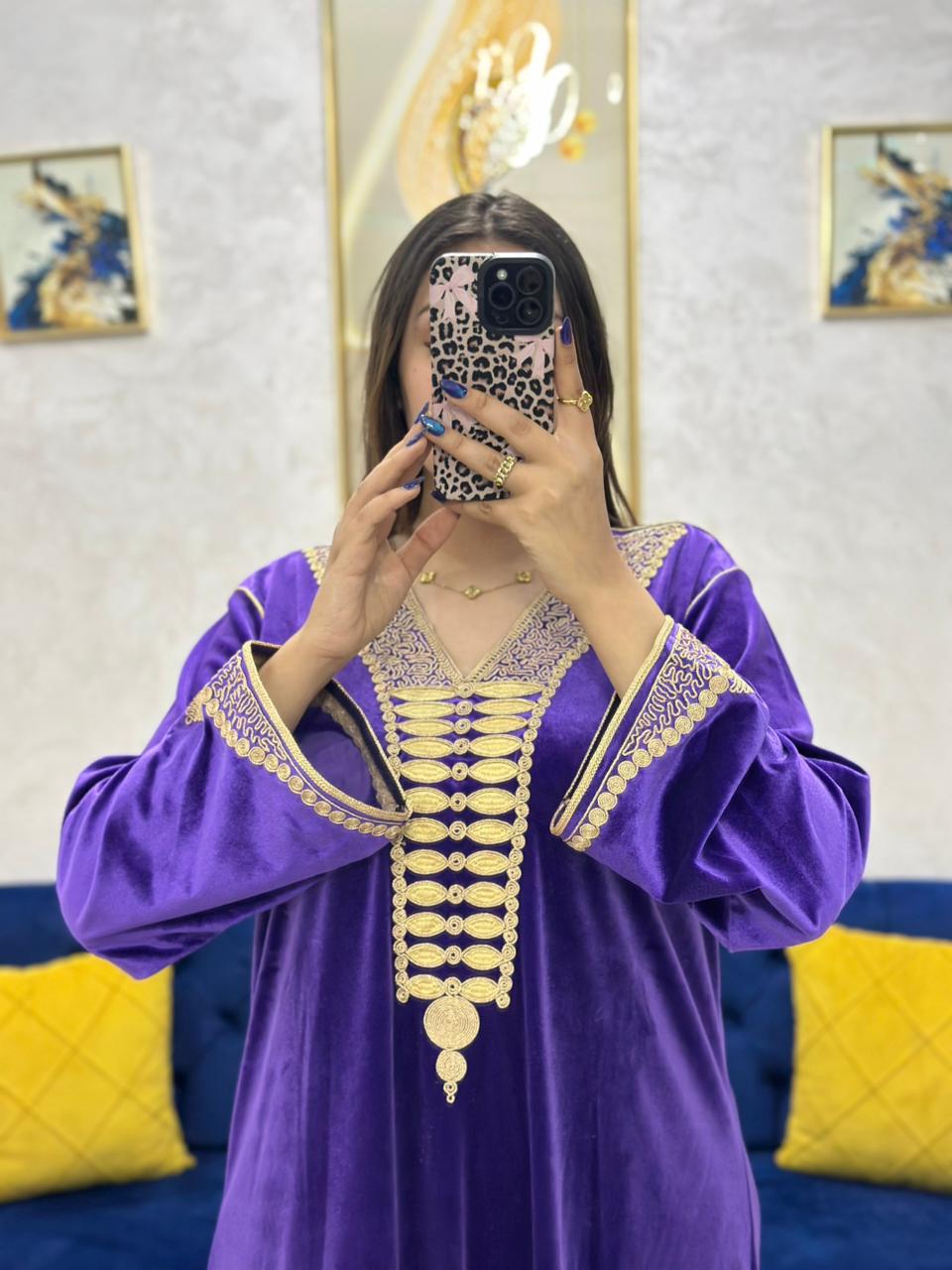 قميـص مطروز بالصام