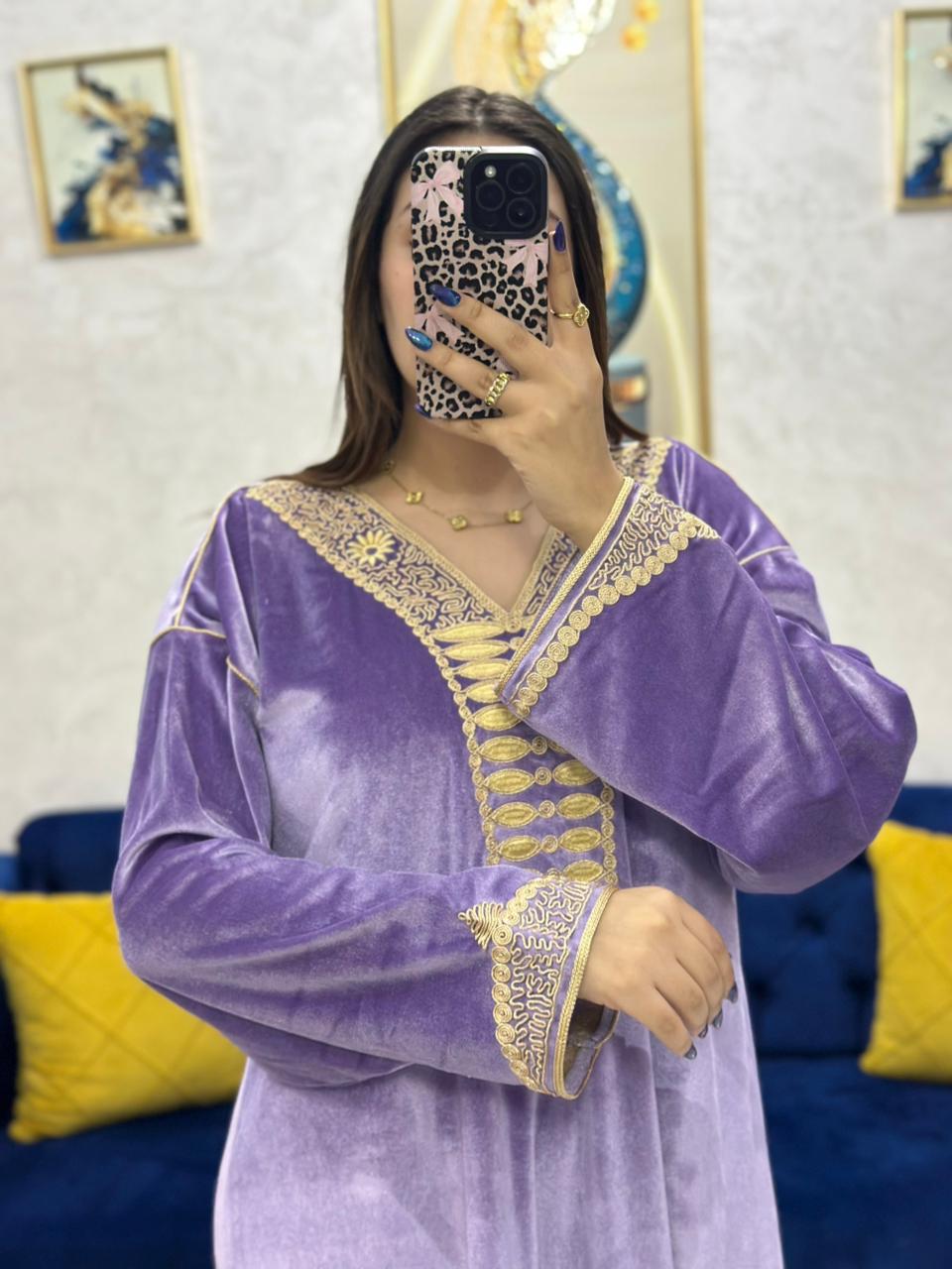 قميـص مطروز بالصام