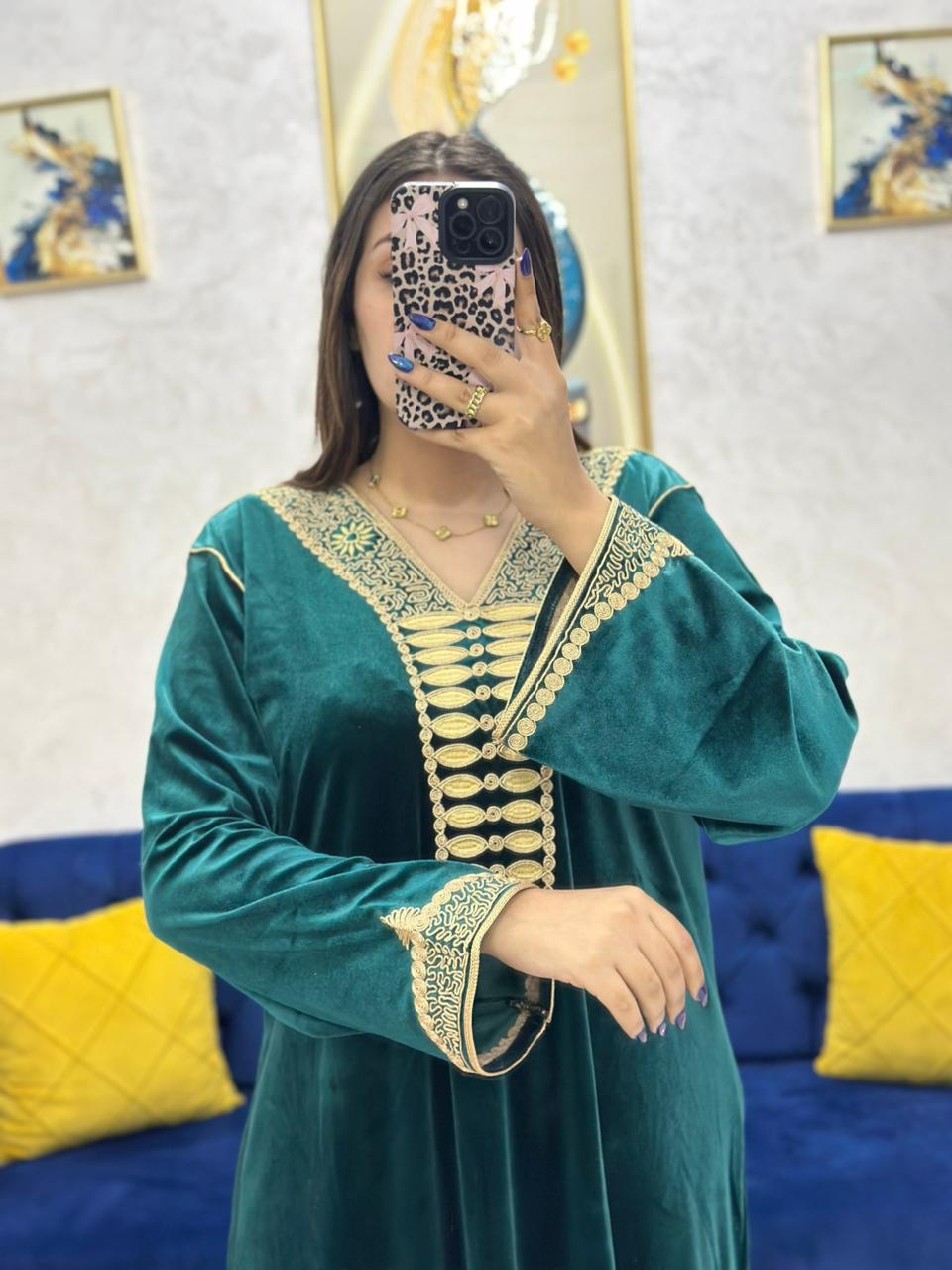 قميـص مطروز بالصام