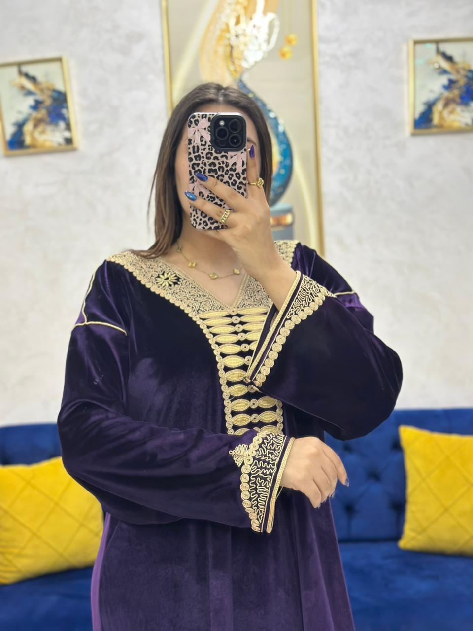 قميـص مطروز بالصام