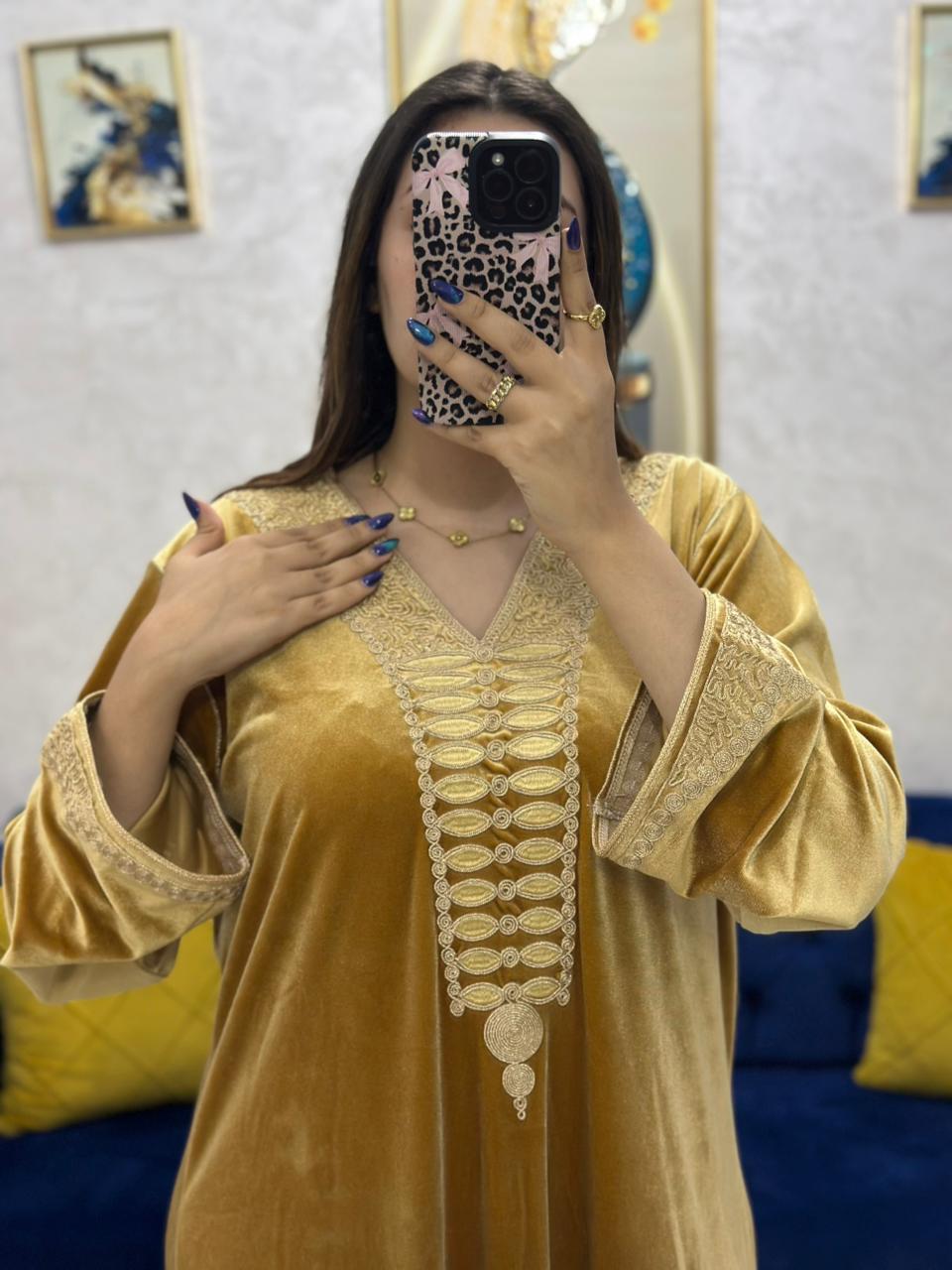 قميـص مطروز بالصام